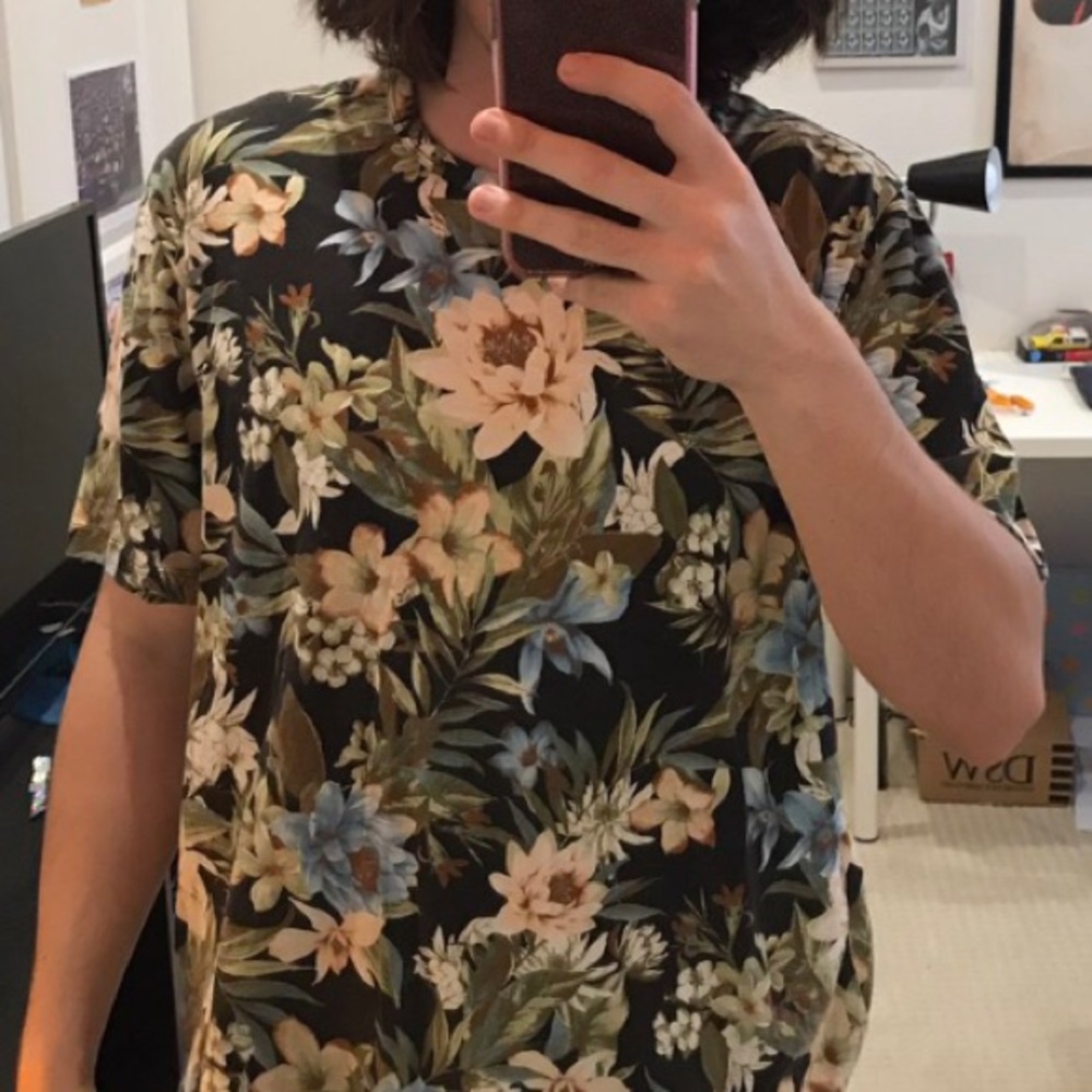 Hawaiian Floral Tee - Picture 2 of 2